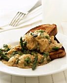 Scrambled egg with green asparagus & two slices of toast