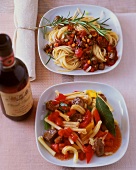 Spaghetti mit Fleischsugo; Matriciani-Nudeln mit Lammsauce