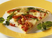 Pepper pizza with mozzarella