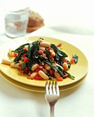 Spinach with white beans, tomatoes and ham