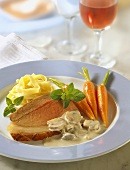Roast veal with mushrooms sauce, carrots and ribbon pasta