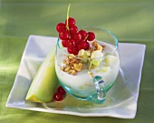 Melon muesli with redcurrants