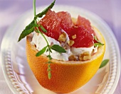 Grapefruit skin with nuts and quark