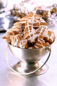 Honey biscuits with glacé icing for Christmas