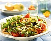 Spaghetti salad with vegetables and rocket