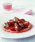 Individual tartlet with caramelised plums