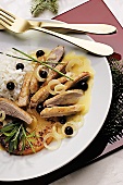 Entenbrust mit Oliven-Zwiebel-Sauce und Reis