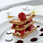 'Dessert Napoleon' mit frischen Erdbeeren und Vanillecreme
