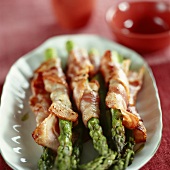 Green asparagus wrapped in bacon