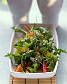 Rocket salad with citrus fruits and sesame