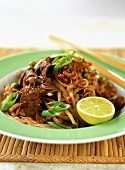 Pad thai (fried noodles) with beef