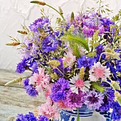 Blumenstrauss mit Kornblumen
