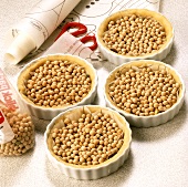 Baking blind (Shortcrust pastry in baking dishes with baking beans)
