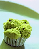 A green sponge petit four 
