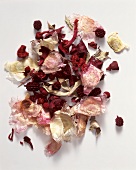 Flower pot-pourri with seed cases