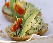 Wholemeal roll with vegetable mousse and avocado