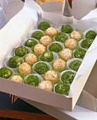 Cheese pralines (cheese balls with pistachios & walnuts)