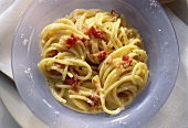 Pasta alla carbonara (Spaghetti with ham and egg sauce)