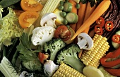 Geschnittenes Gemüse,Maiskolben,geschälte Möhren,Champignons