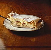 Curd cheese strudel with raisins and icing sugar