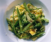 Pappardelle giallo e verde (Safrannudeln mit grünem Gemüse)