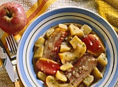 Aargau stew with potatoes, apples and bacon