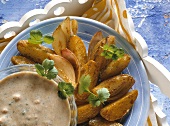 Spiced potatoes with shallots and yoghurt sauce