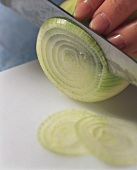 Cutting onion rings