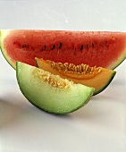 Drei Melonenschnitze (Wasser-, Zucker- und Honigmelone)