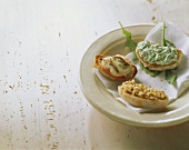 Crostini with rocket mousse, with cheese & tomato & with almond