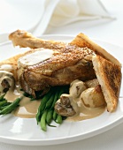 Chicken leg with mushrooms, green beans and toast