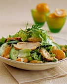Lettuce with chicken breast and oranges