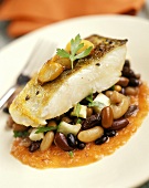 Pike-perch on beans in tomato sauce
