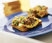 Toast with spinach, sausages and scrambled egg