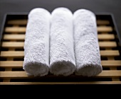 White towels (oshi bori) for wiping knives