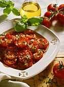 Tomatensalat mit Schnittlauch; Olivenöl; Basilikum