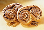 Coiled yeasted buns with glace icing and chocolate