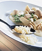 Chicken ragout with peas, mushrooms and rice