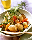 Patate alla toscana (pan-cooked potatoes and vegetables, Italy)