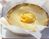 Lemon cake with caramelised lemon slices