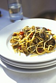 Spaghetti con le vongole (spaghetti with clams)