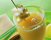 Maracuya and pear juice, garnished with pear pieces