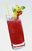 Redcurrant drink with ice cubes and lemon wedges