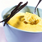 Vanilla blancmange with vanilla pods