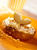 Wholemeal roll with ricotta mousse, apple and pine nuts