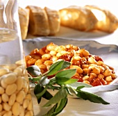 Fagioli all'uccelletto (white beans with tomatoes and sage)