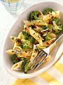 Penne alla pugliese (Penne with broccoli and chili peppers)