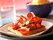 Toast with roast beef, peppers and horseradish