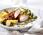 Bacon-covered chicken breast with courgettes and potatoes