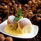 Sweet rolls with custard and icing sugar